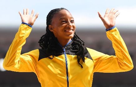 Dominant Williams breaks record in gold conquest